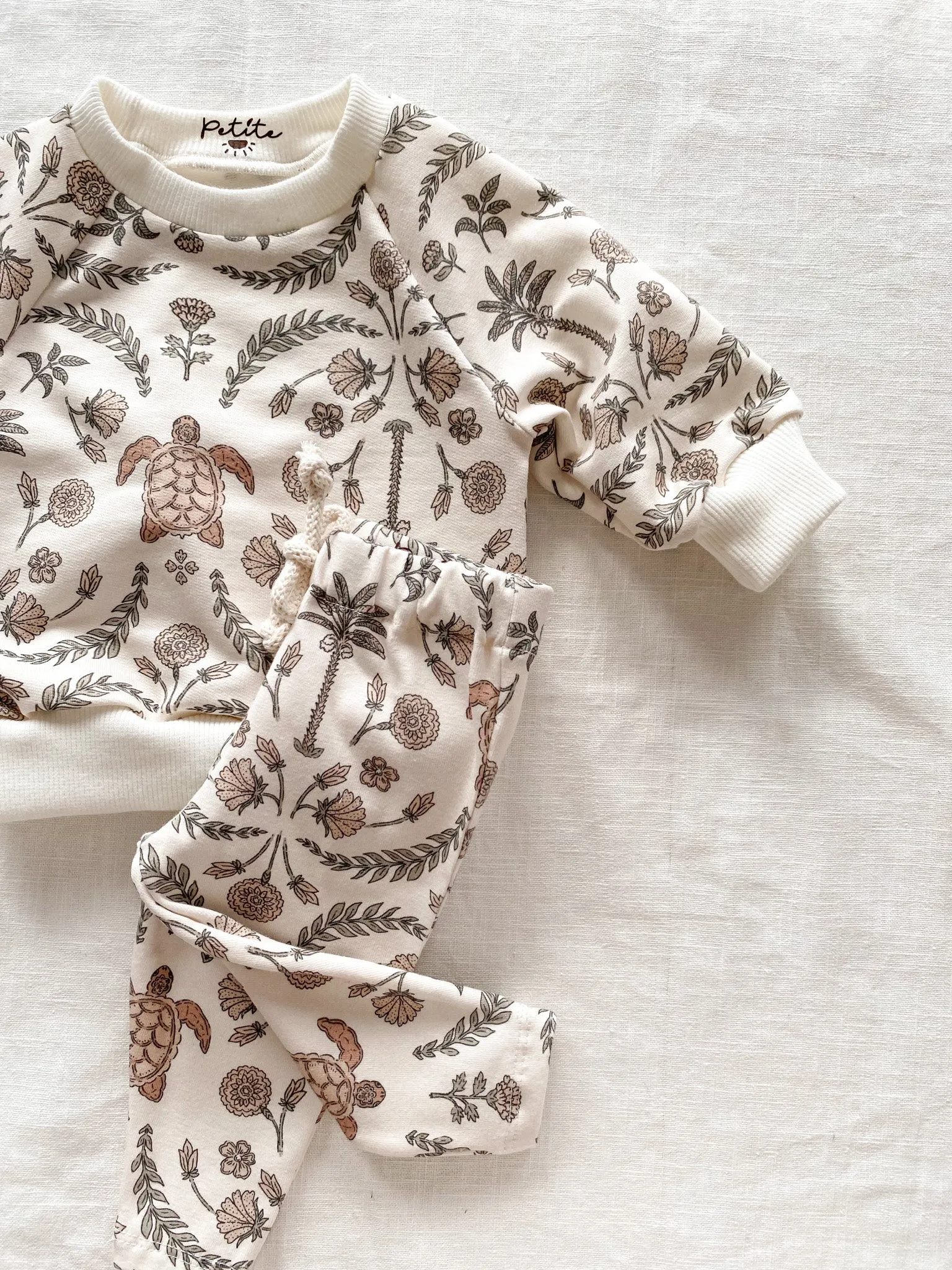 Baby cotton sweatshirt / oriental turtles