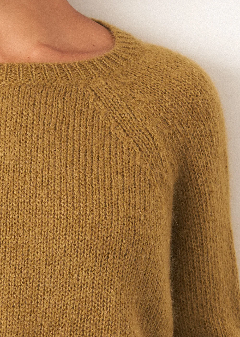 LOKE DIAMANTÉ SWEATER - OLIVE