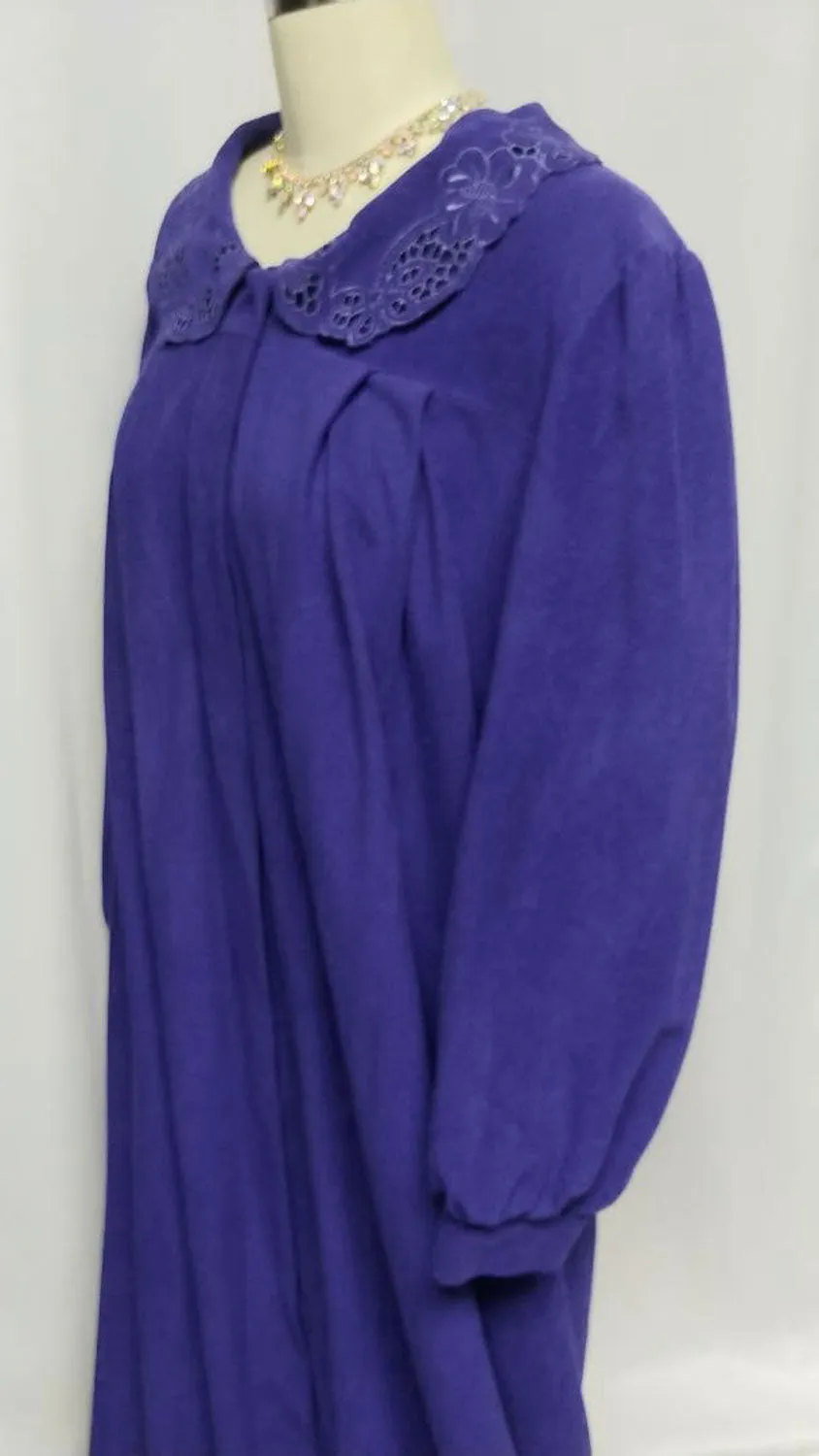 *VINTAGE VANITY FAIR VELOUR ZIP UP ROBE IN IRIS - MADE IN THE U.S.A. - SIZE EXTRA LARGE - XL